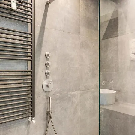 Apartment Loft Design Center, Shopping Area, Ac, Wifi, Subway M1 And M2, Airport Connected *